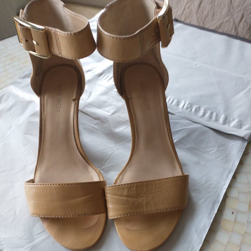Various sizes 7-8 shoes